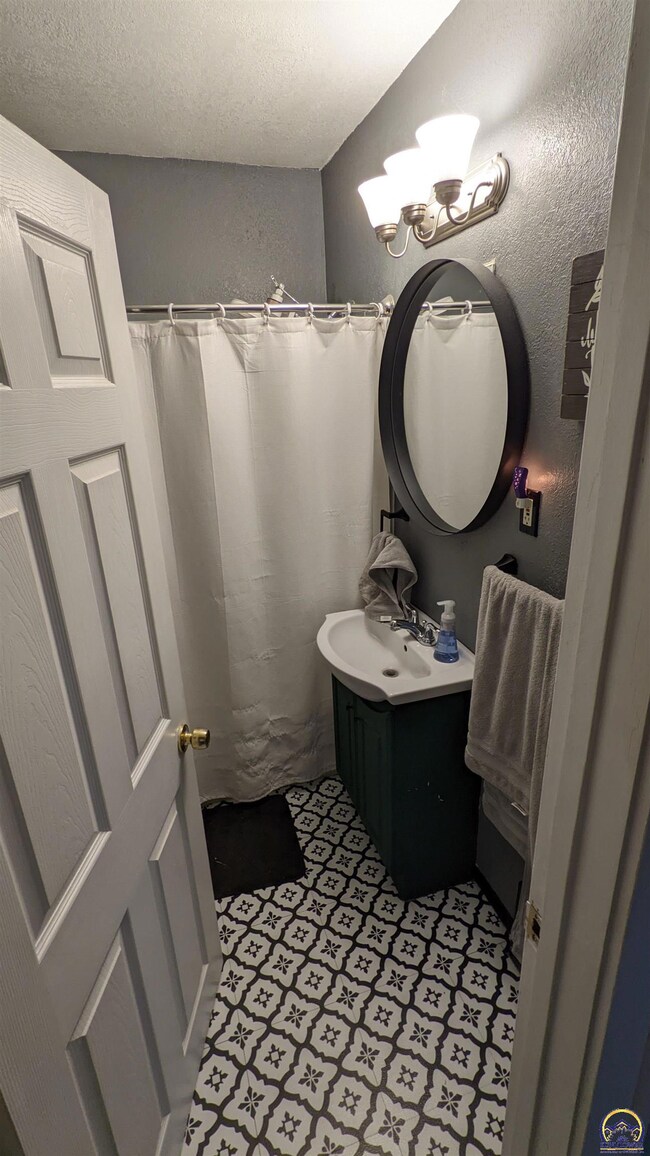 1813 SW 3rd St, Topeka, KS 66606 - photo 6