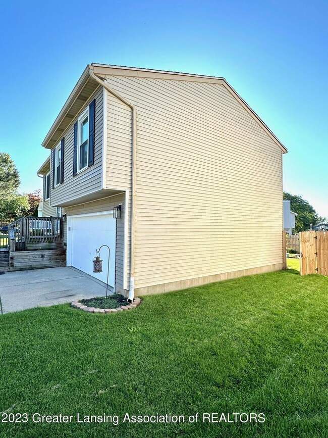 442 Jade Dr, Lansing, MI 48917 - photo 3