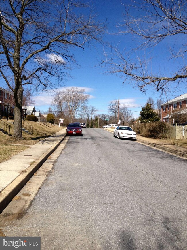 412 Westshire Dr, Catonsville, MD 21228 - photo 2