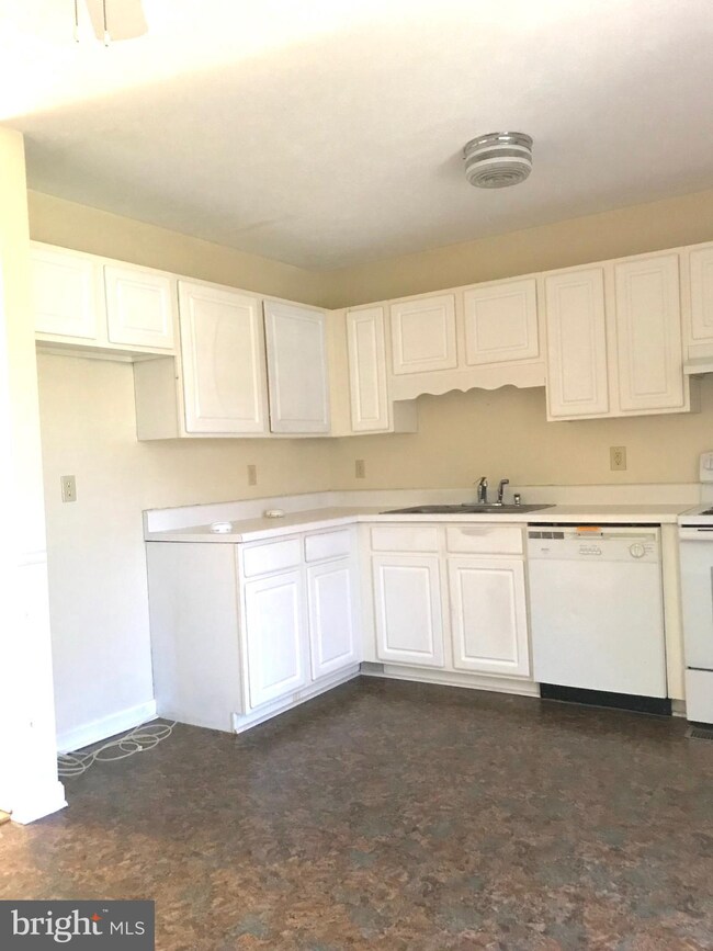 603 W 12th St, Front Royal, VA 22630 - photo 4