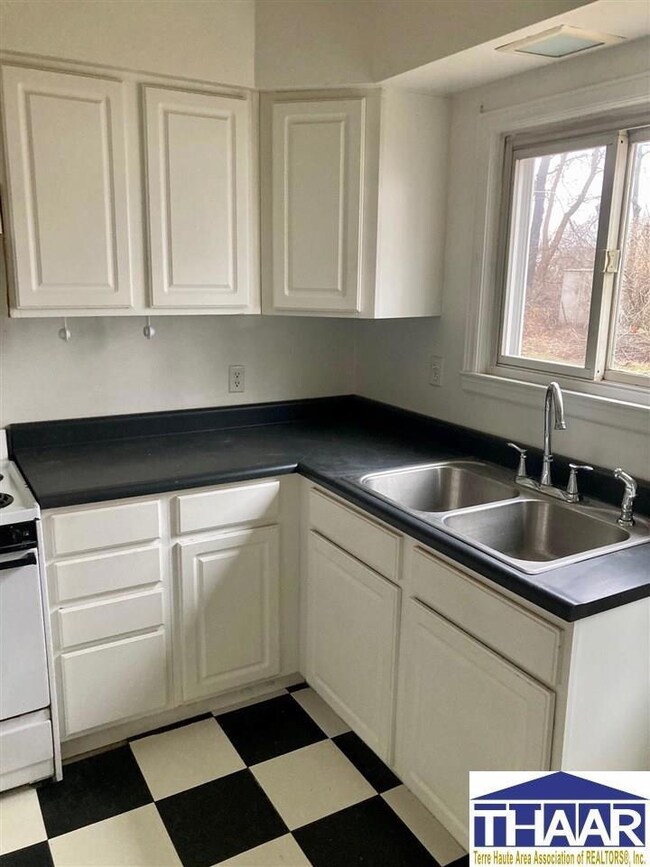 2720 Mariposa Dr, Terre Haute, IN 47803 - photo 6