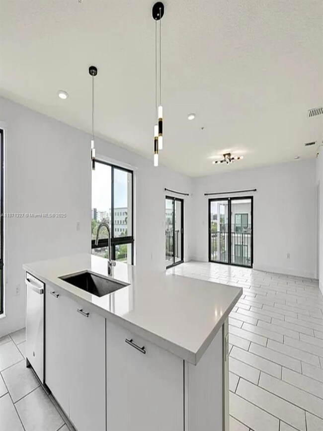 8167 NW 41st St unit E-406, Doral, FL 33166 - photo 5