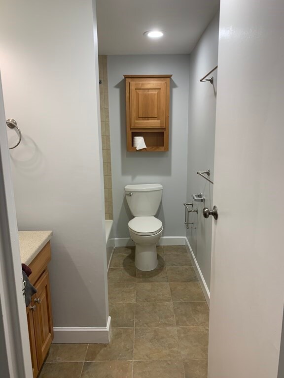 265 Lake St unit 6, East Weymouth, MA 02189 - photo 2