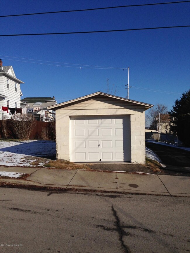1004 N Main Ave, Scranton, PA 18508 - photo 4