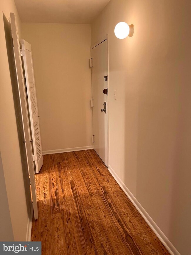 2241 Castle Rock Square unit 21C, Reston, VA 20191 - photo 2