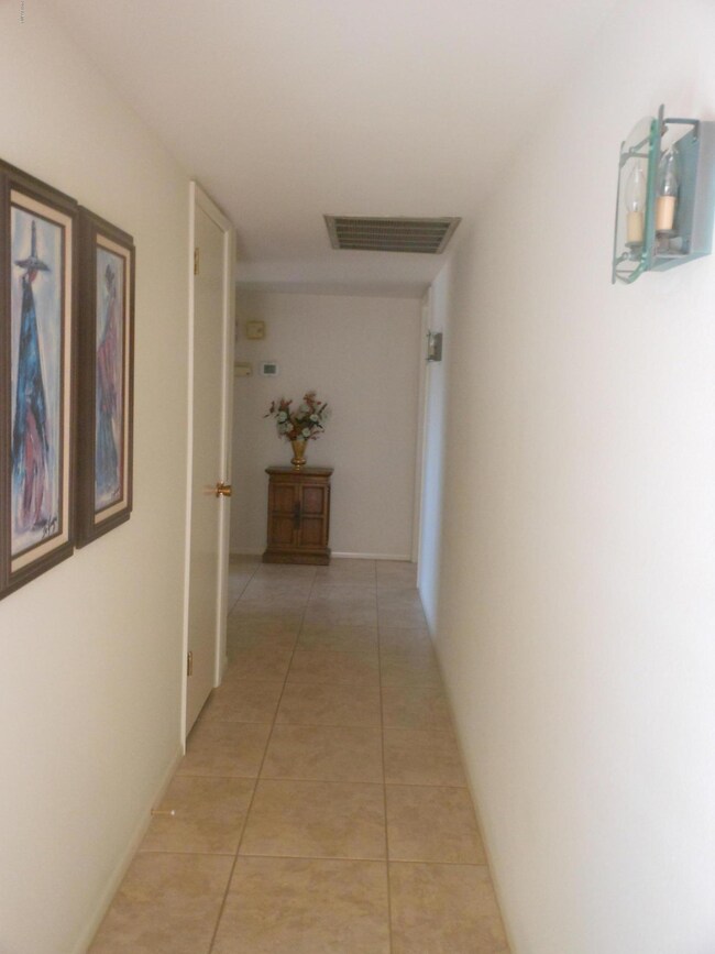 17631 N Lindgren Ave, Sun City, AZ 85373 - photo 7