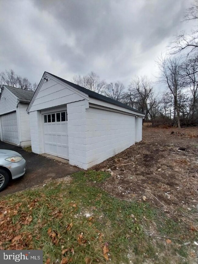 2291 W Walnut St, Colmar, PA 18915 - photo 2