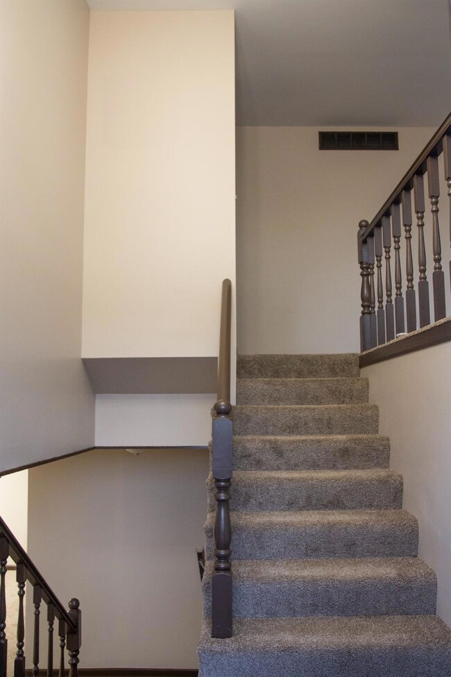 9382 Shelby Ln, Crown Point, IN 46307 - photo 4