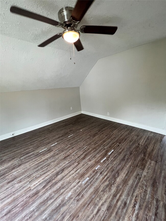 4518 Los Angeles St unit 2, Houston, TX 77026 - photo 5