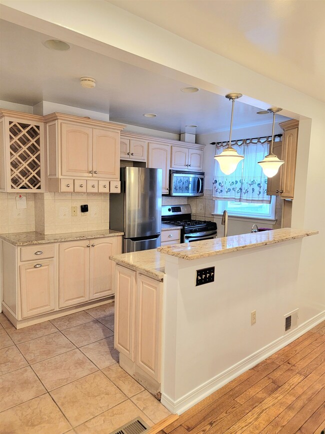 304 Stevens Ave, Jersey City, NJ 07305 - photo 2