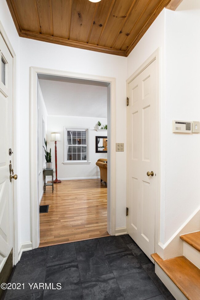 318 N 25th Ave, Yakima, WA 98902 - photo 5