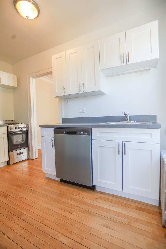 4809 N Bell Ave unit 2E, Chicago, IL 60625 - photo 2
