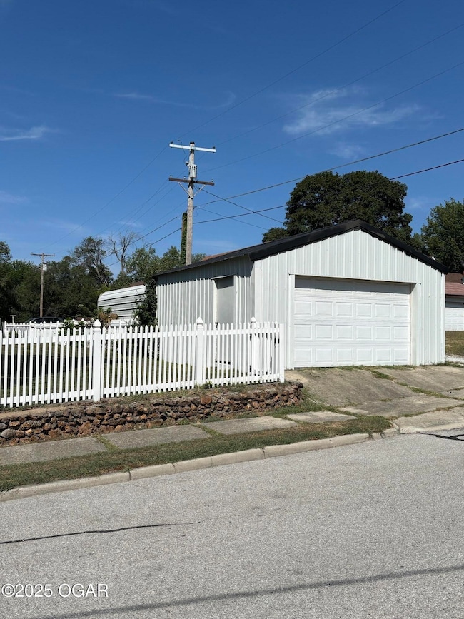 1401 W Broadway St, Webb City, MO 64870 - photo 3