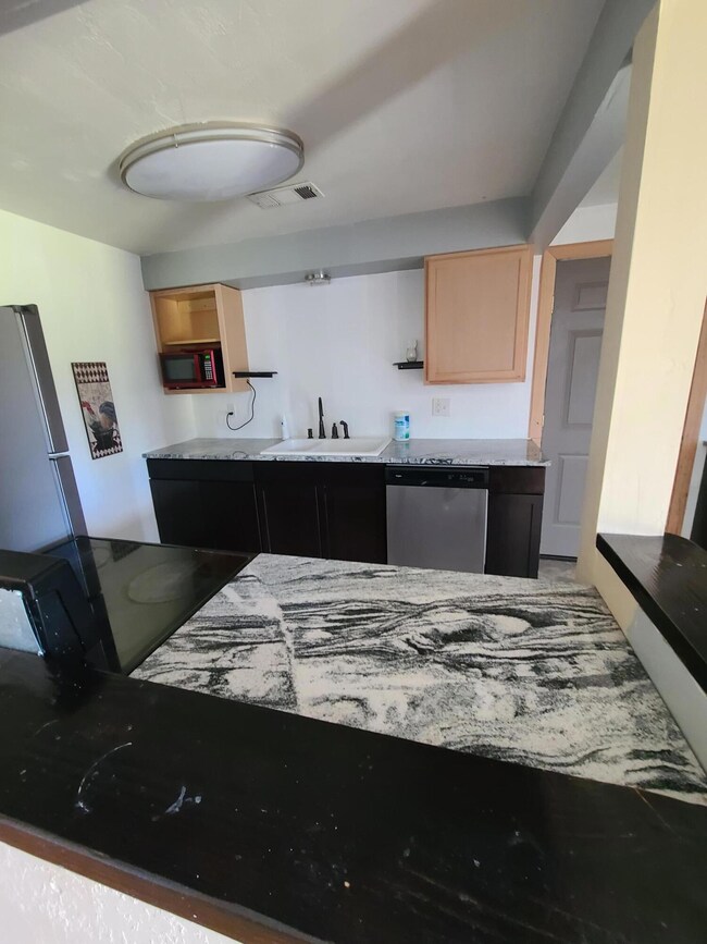 2475 Corona Ave, Medford, OR 97504 - photo 4