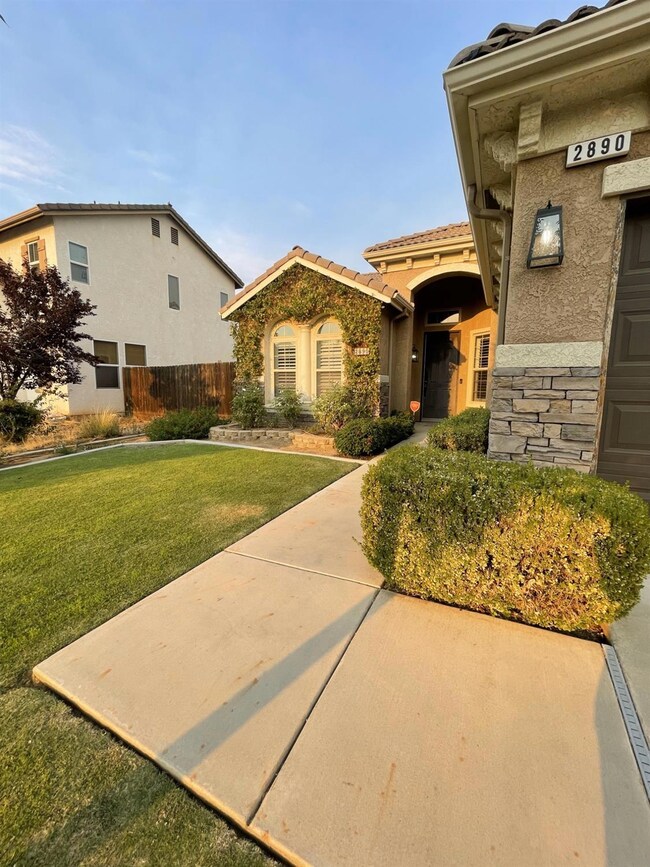 2890 N Dee Ann Ave, Fresno, CA 93727 - photo 4