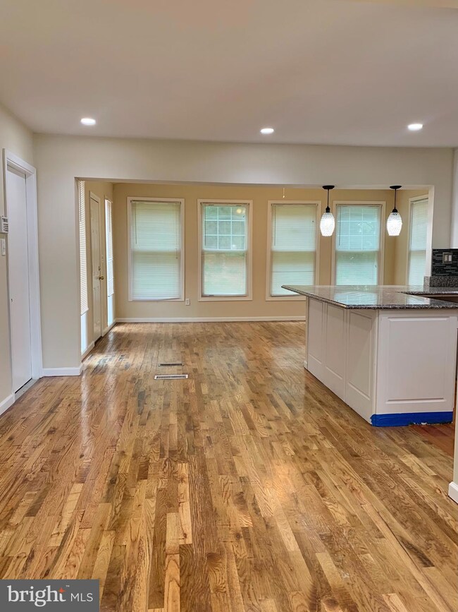 26 Blackburn Ct, Burtonsville, MD 20866 - photo 5