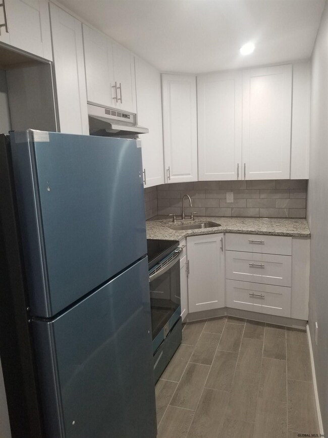 202 Jefferson St unit 2, Albany, NY 12210 - photo 2