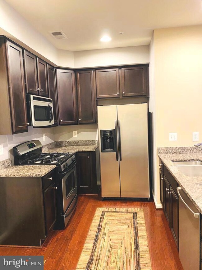 7901 Crescent Park Dr unit 129, Gainesville, VA 20155 - photo 5