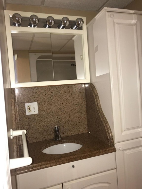 37 Wakefield Ave, Webster, MA 01570 - photo 7