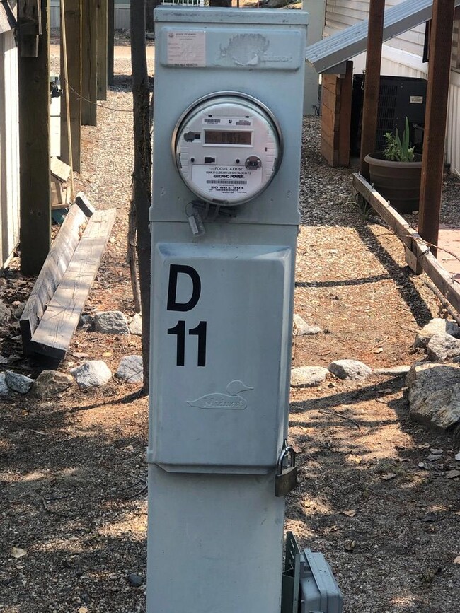 514 D11 N Sawyer St unit 3, Cascade, ID 83611 - photo 2