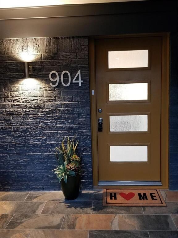 904 Scott Dr, Hurst, TX 76053 - photo 2