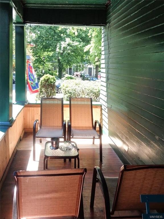 lower unit porch