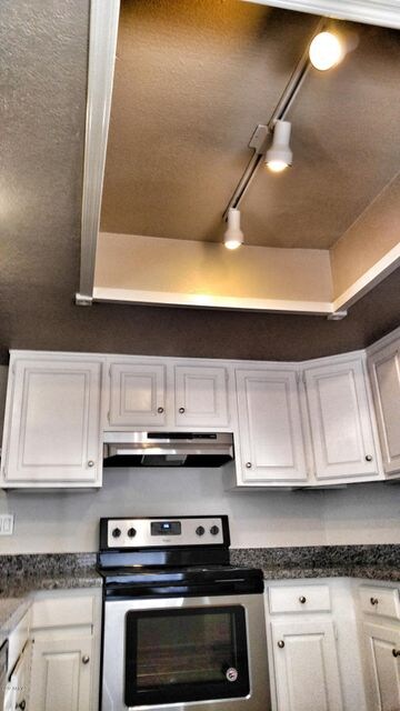 1544 E Hilton Ave 09 - Kitchen 3