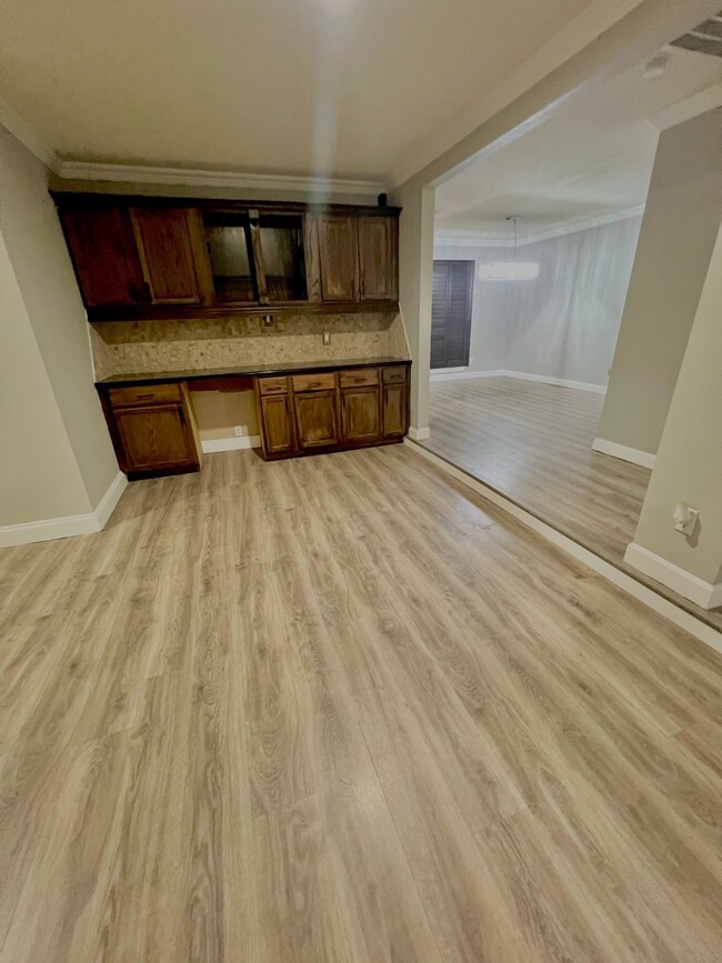 7713 Yoe St, Houston, TX 77016 - photo 2