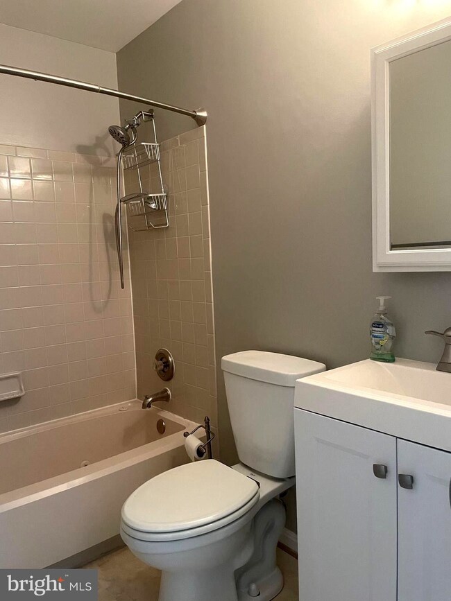 6008F Ellesmere Ct unit F, Alexandria, VA 22315 - photo 5