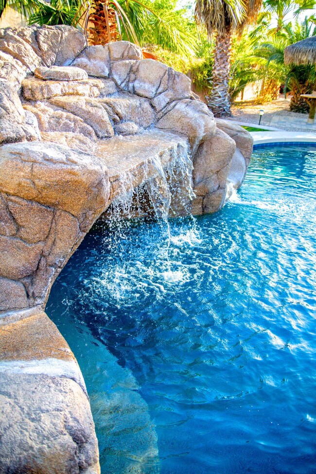 17963 W Sells Dr, Goodyear, AZ 85395 - photo 2