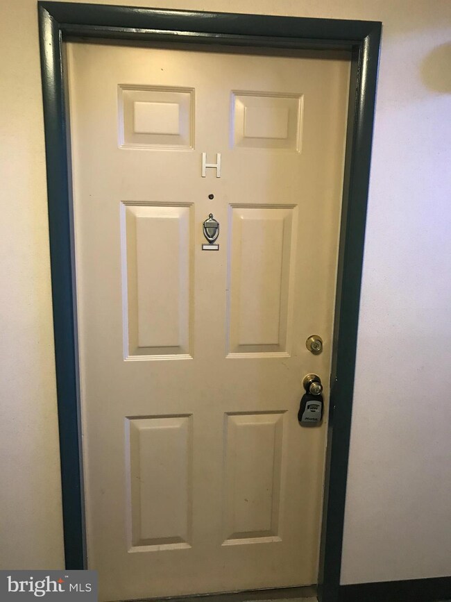 19629 Gunners Branch Rd, Germantown, MD 20876 - photo 2