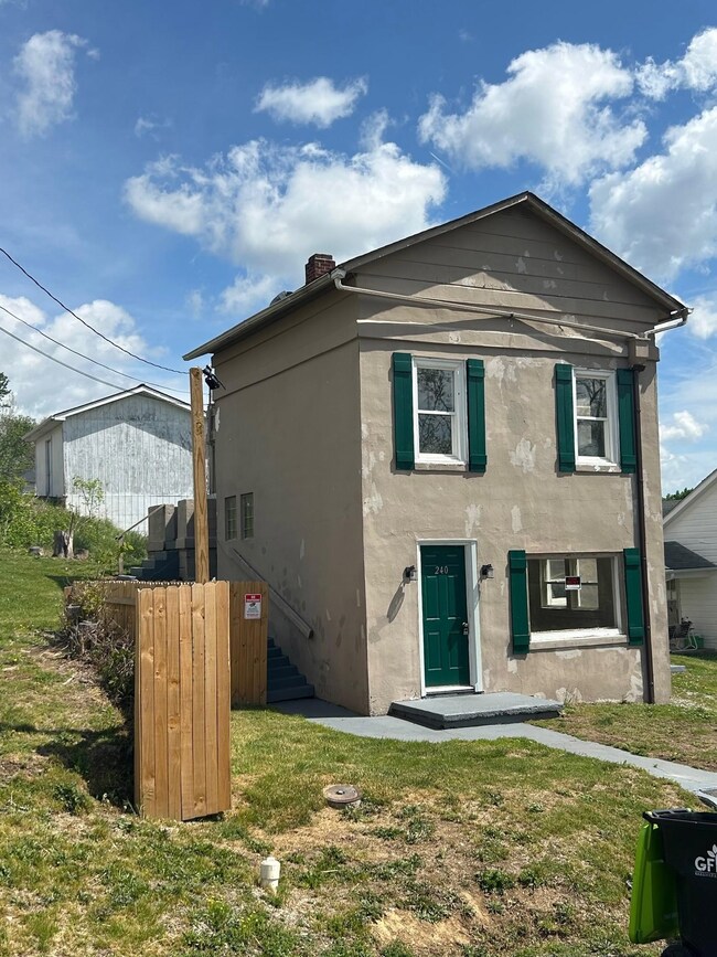 238 3rd St NW, Pulaski, VA 24301 - photo 3