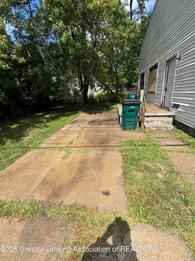 707 Isbell St, Lansing, MI 48910 - photo 3