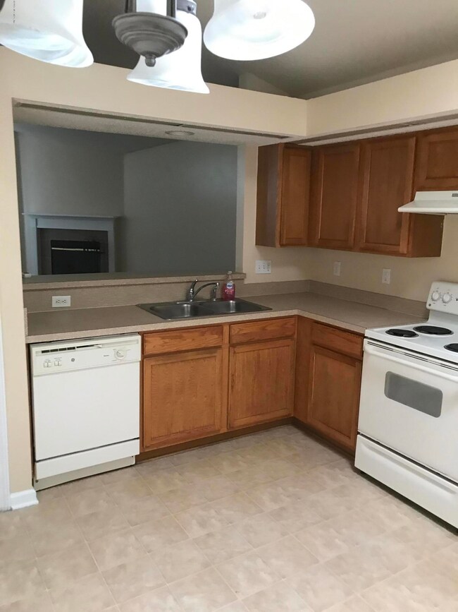 2931 Centerwood Dr N, Jacksonville, FL 32218 - photo 7