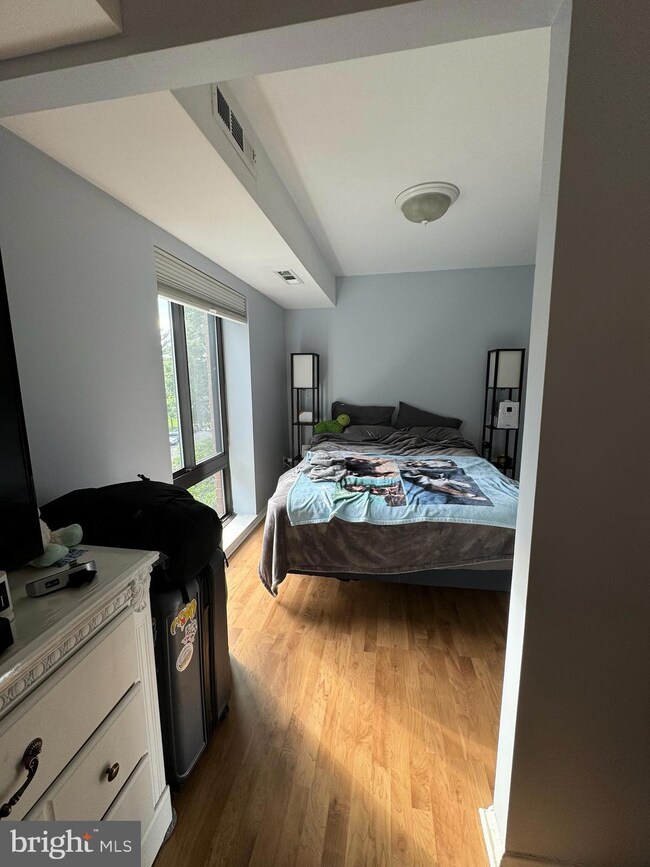 Lafayette Park unit 510, Falls Church, VA 22041 - photo 4