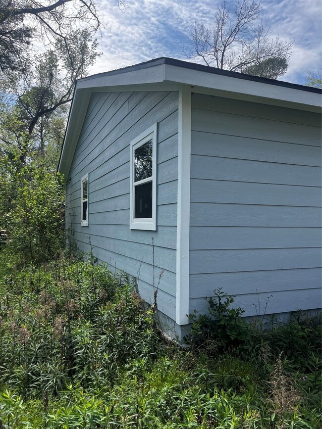 9406 Sherbourne St, Houston, TX 77016 - photo 2