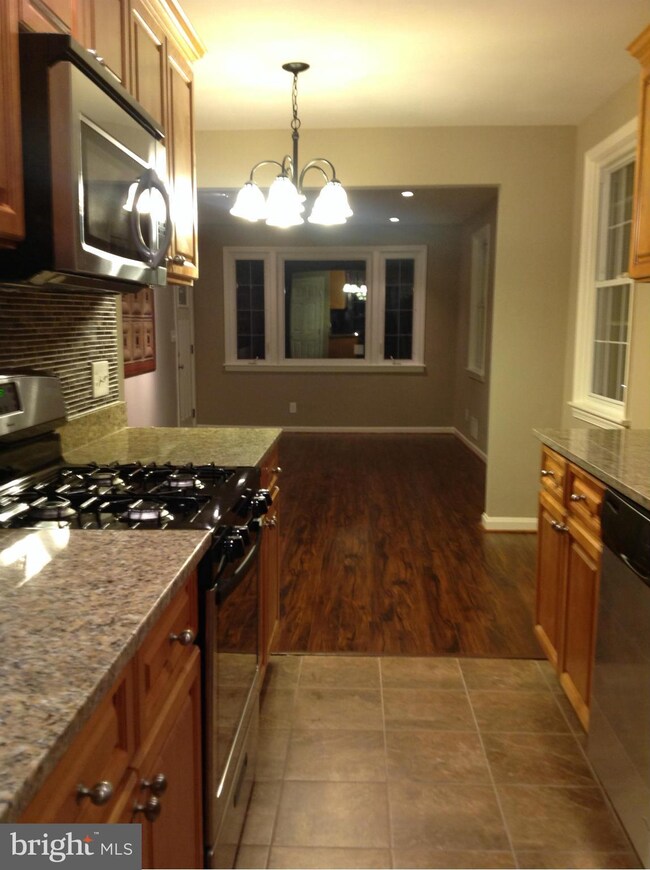 811 Glacier Ave, Capitol Heights, MD 20743 - photo 2