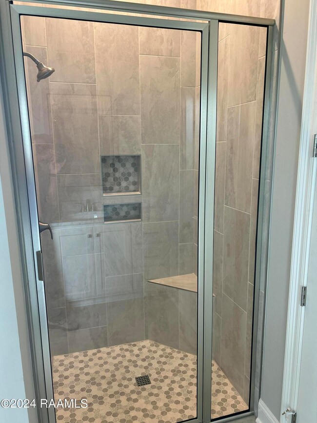 CFH127 Master Shower