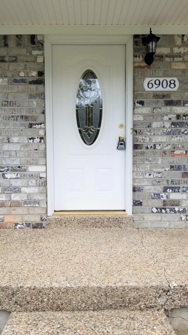 6908 Roseborough Ct, Louisville, KY 40228 - photo 4