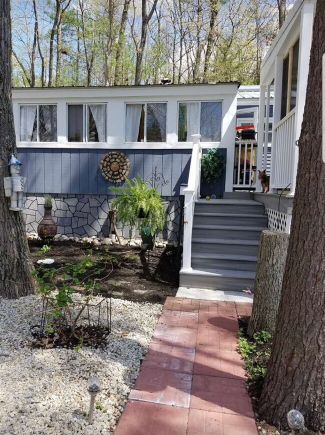 47 Fullam Cir, Allenstown, NH 03275 - photo 2