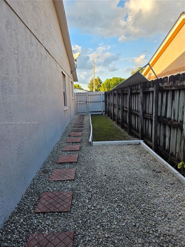 11822 SW 202nd St unit 1, Miami, FL 33177 - photo 4