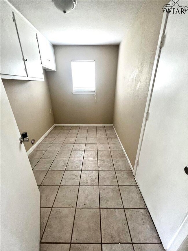 1607 N McDonald Ave, Decatur, TX 76234 - photo 4