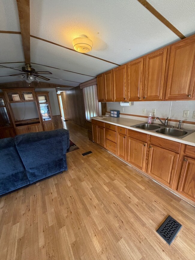 918 Reed Canal Rd unit 117 Apple, South Daytona, FL 32119 - photo 3