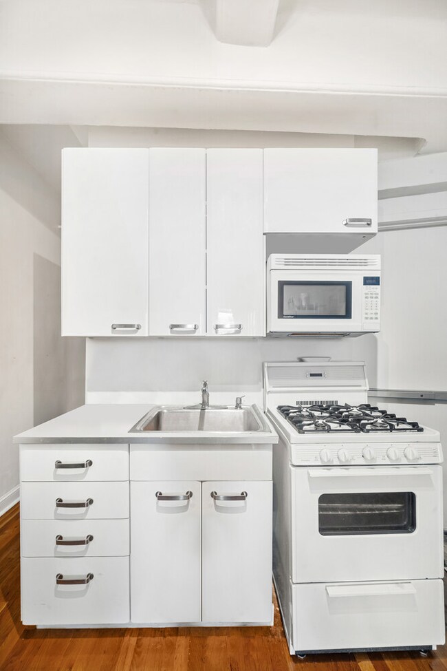 118 W 72nd St unit 1202, New York, NY 10023 - photo 4