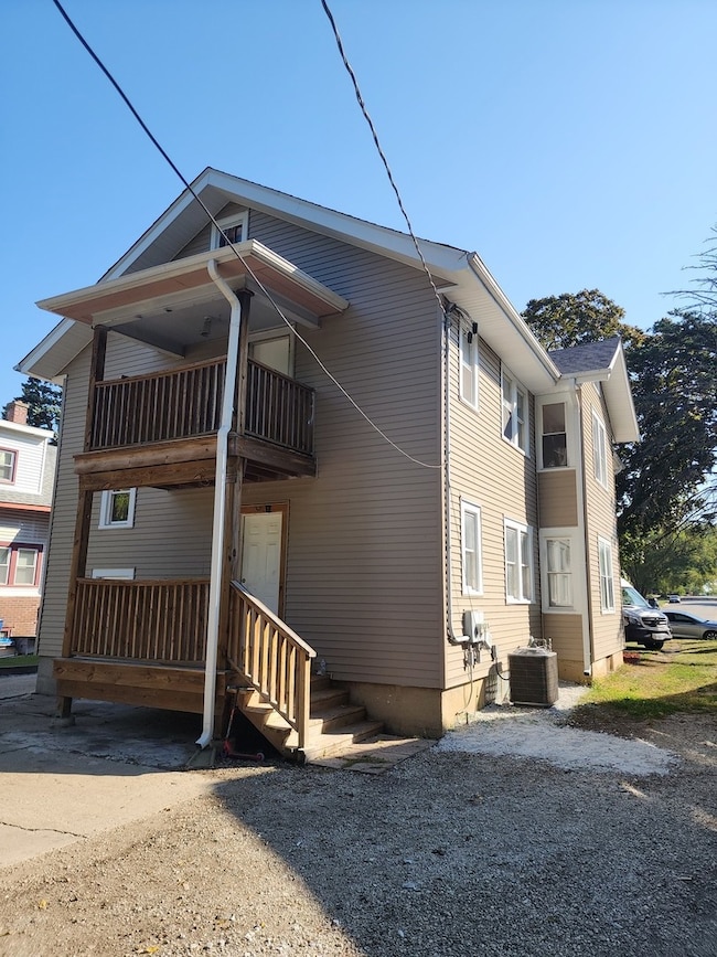 600 Sunderlin St, Waukegan, IL 60085 - photo 2