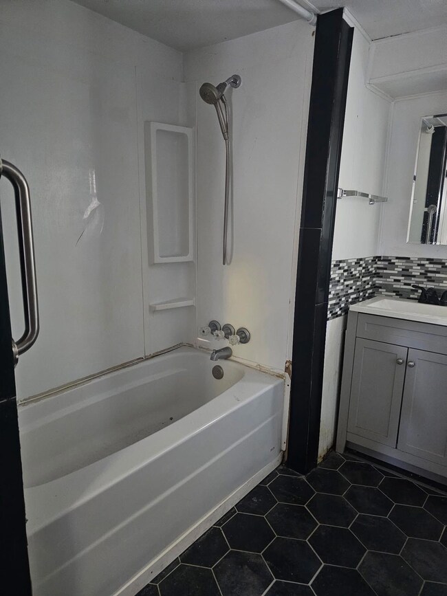 1565 N M-63 unit 60, Benton Harbor, MI 49022 - photo 6