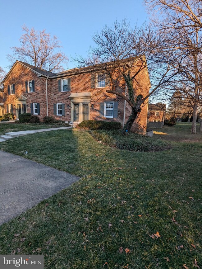 5845 Rexford Dr unit 721, Springfield, VA 22152 - photo 2