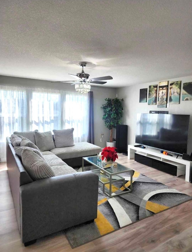 117 W Point Way, Elgin, TX 78621 - photo 2