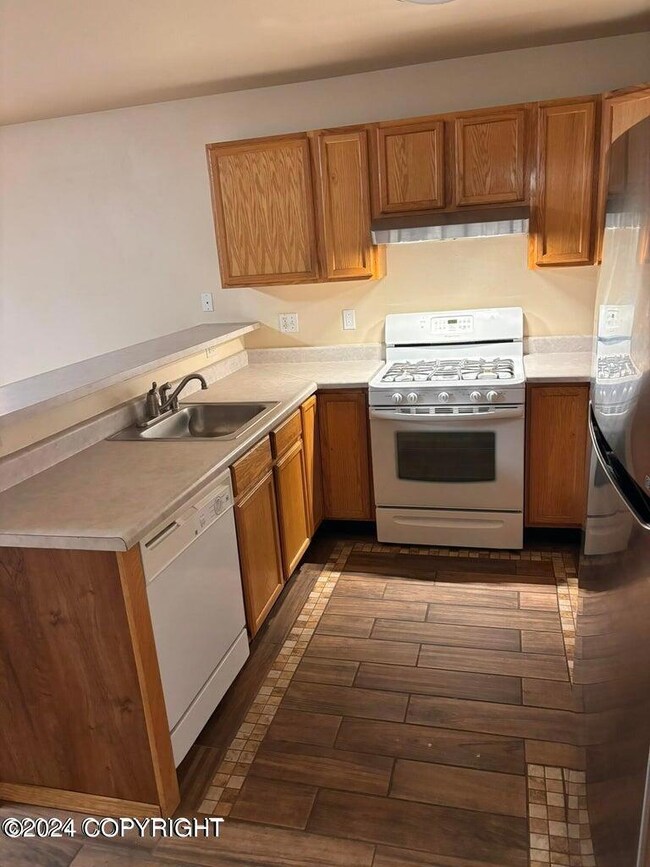 1082 W 26th Ave unit 14, Anchorage, AK 99503 - photo 2