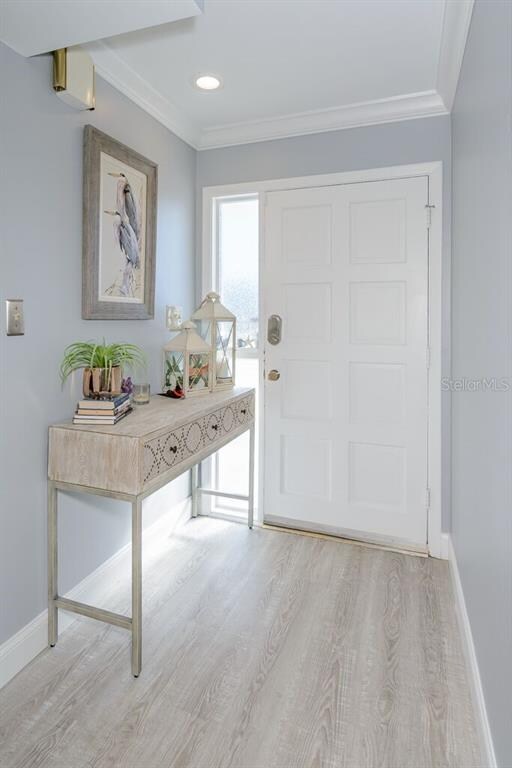 The entrance foyer shows off the beautiful laminat